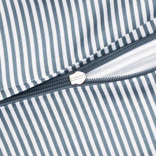 Bamboe beddengoed met witte/grijsblauwe strepen