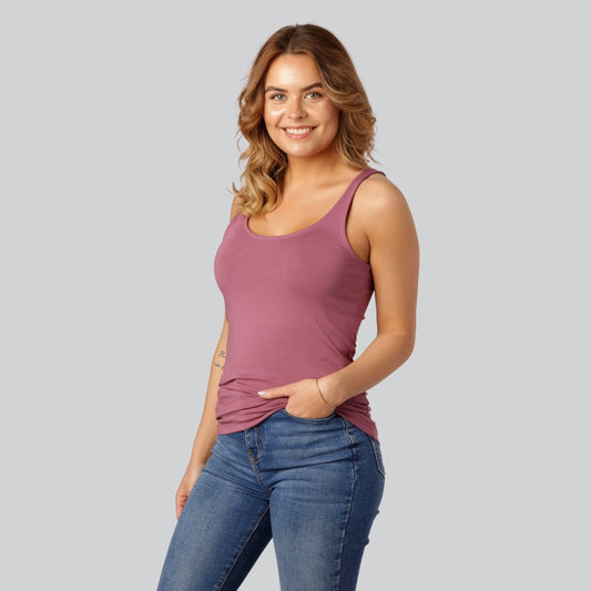 Damestop van bamboe in oudroze met brede bandjes