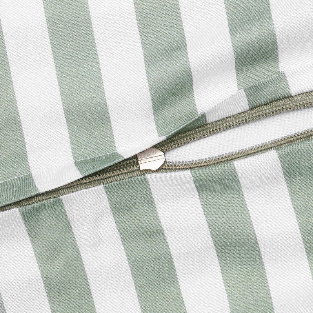 Bamboe beddengoed met witte/olijfkleurige strepen en brede randen