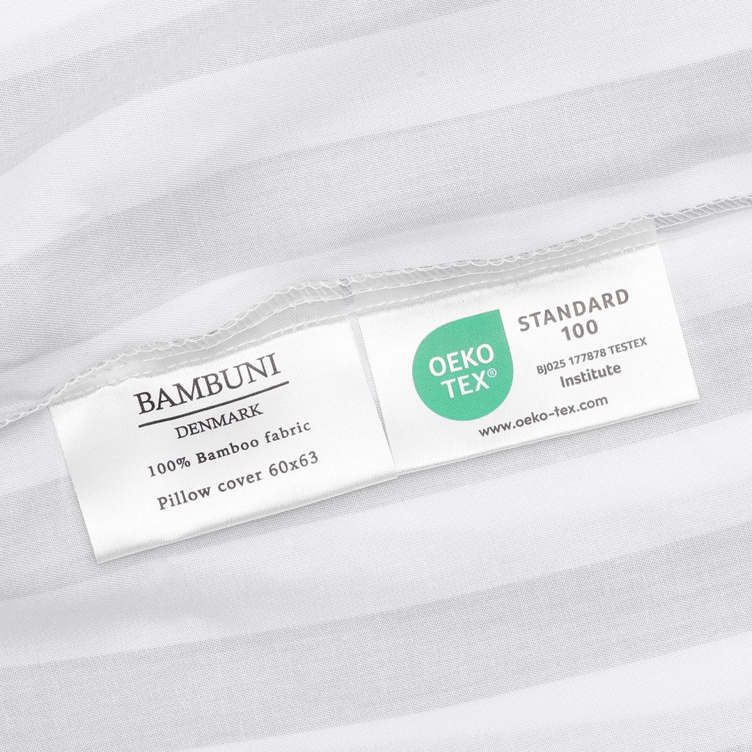 Bamboe beddengoed met witte/olijfkleurige strepen en brede randen