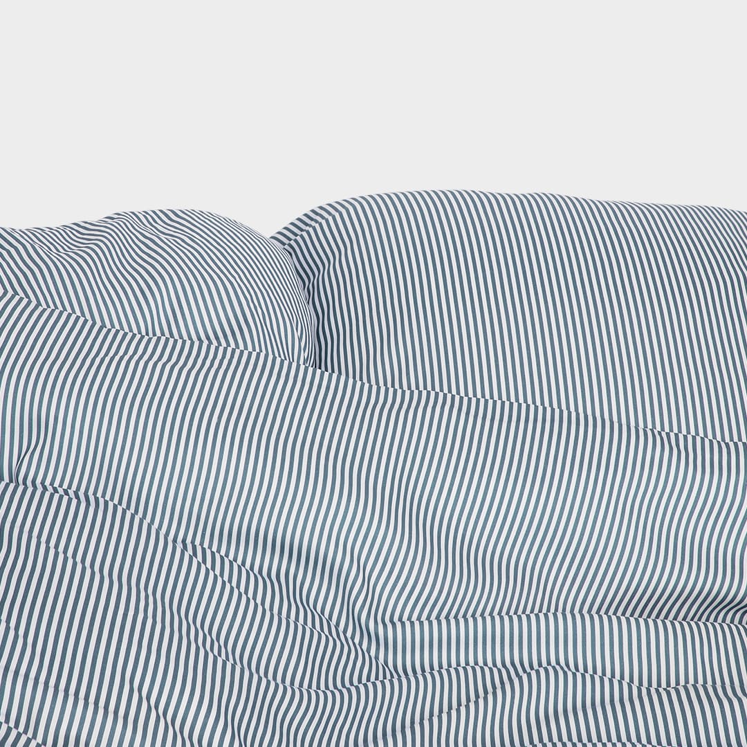 Bamboe beddengoed met witte/grijsblauwe strepen