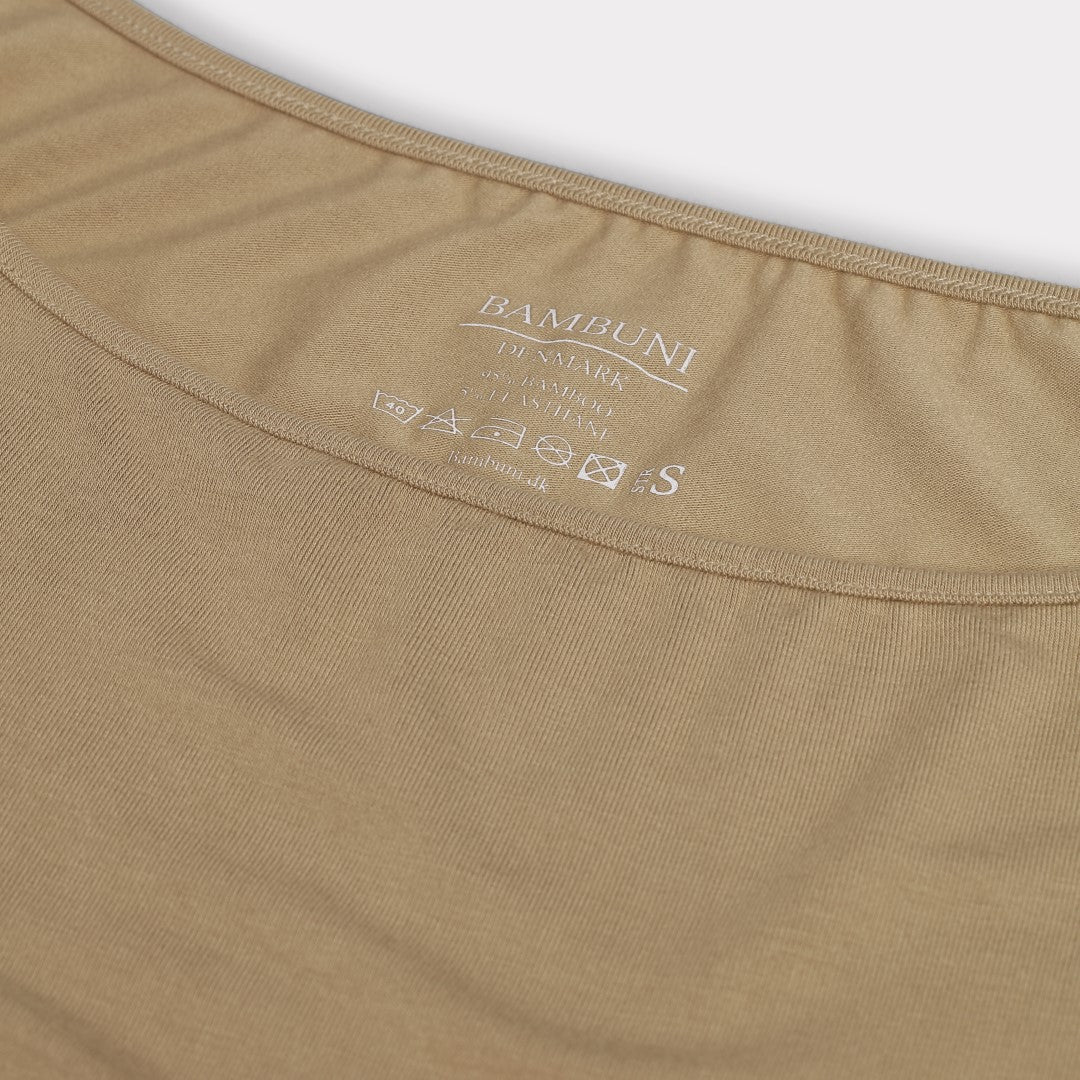 Damestop van bamboe in zandkleur met smalle bandjes