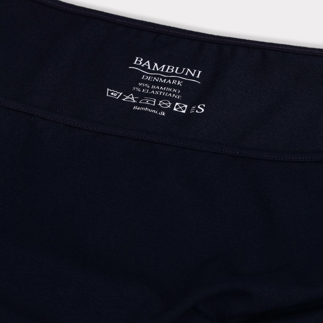 Damestop van bamboe in marineblauw met smalle bandjes