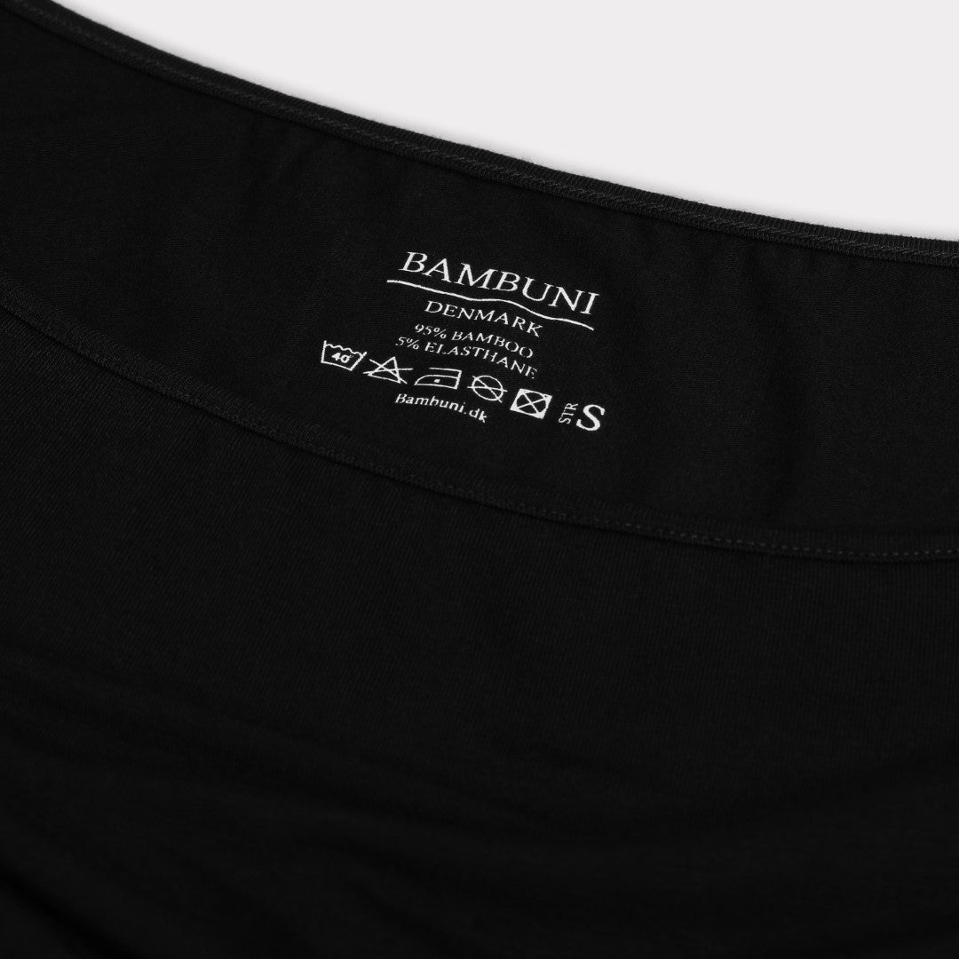 Damestop van bamboe in zwart met smalle bandjes