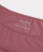 Damestop van bamboe in oudroze met smalle bandjes