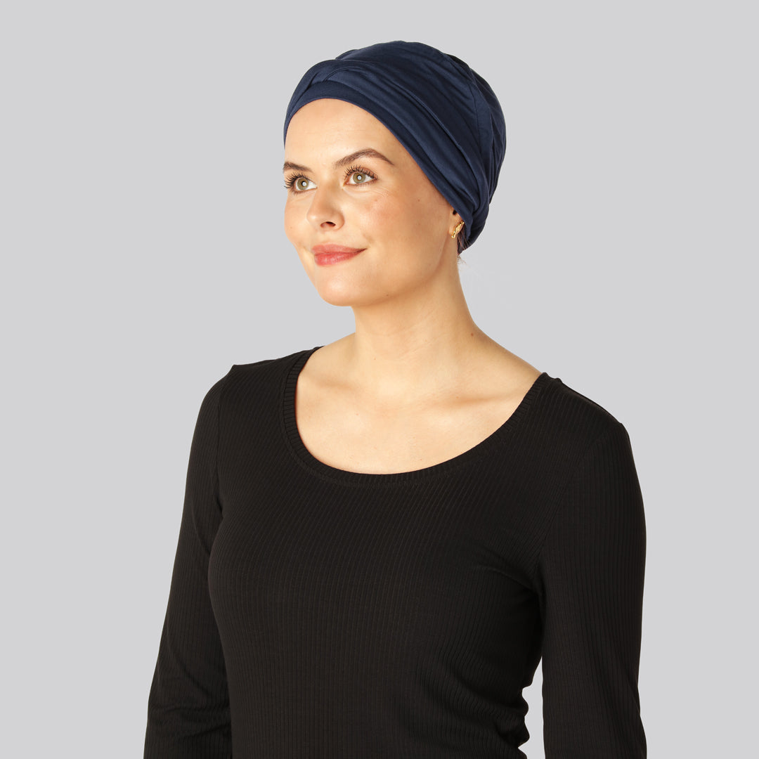 Gedraaide bamboe tulband in marineblauw voor dames