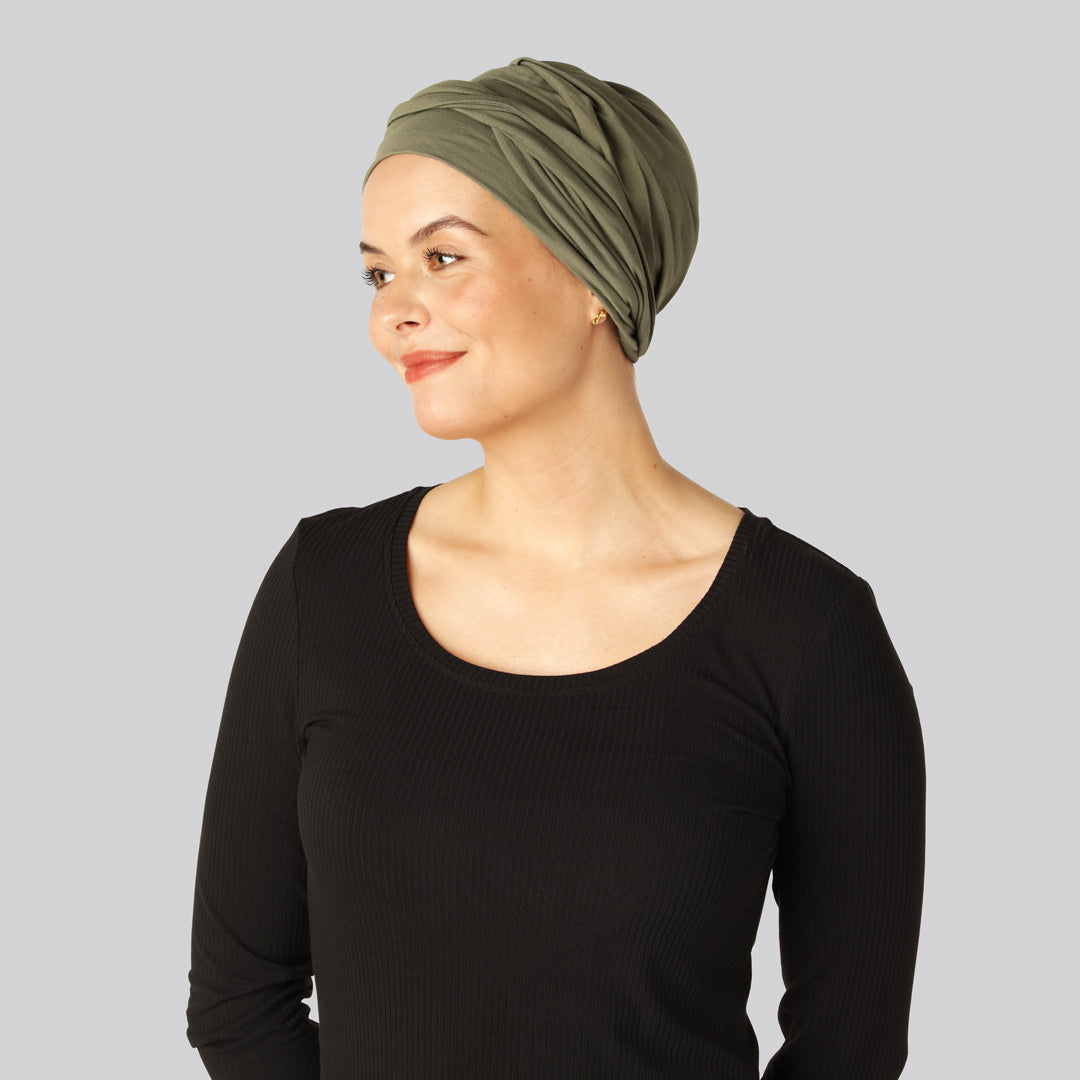 Gedraaide bamboe tulband in olijfgroen voor vrouwen