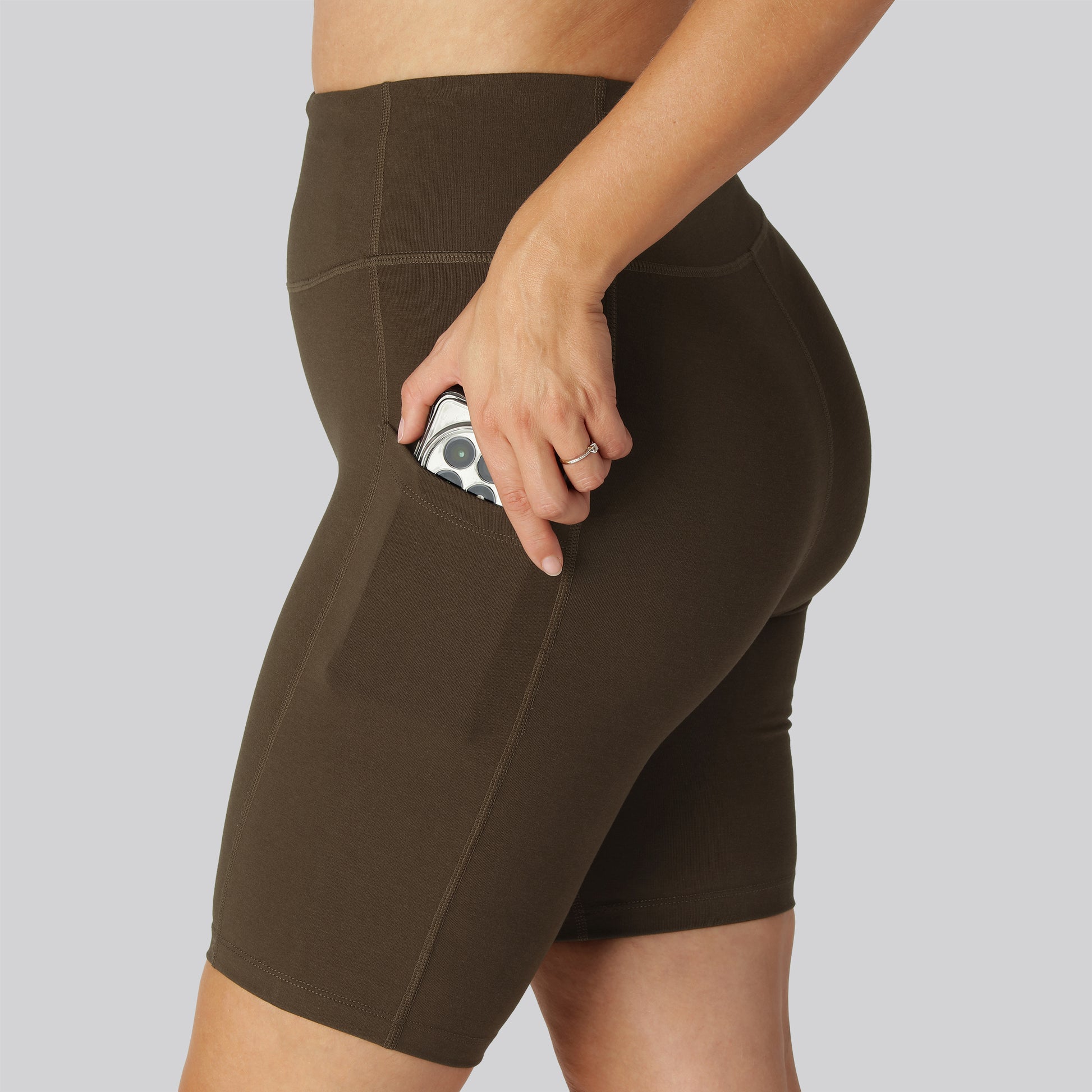 Bruine fitnessshorts van bamboe voor dames