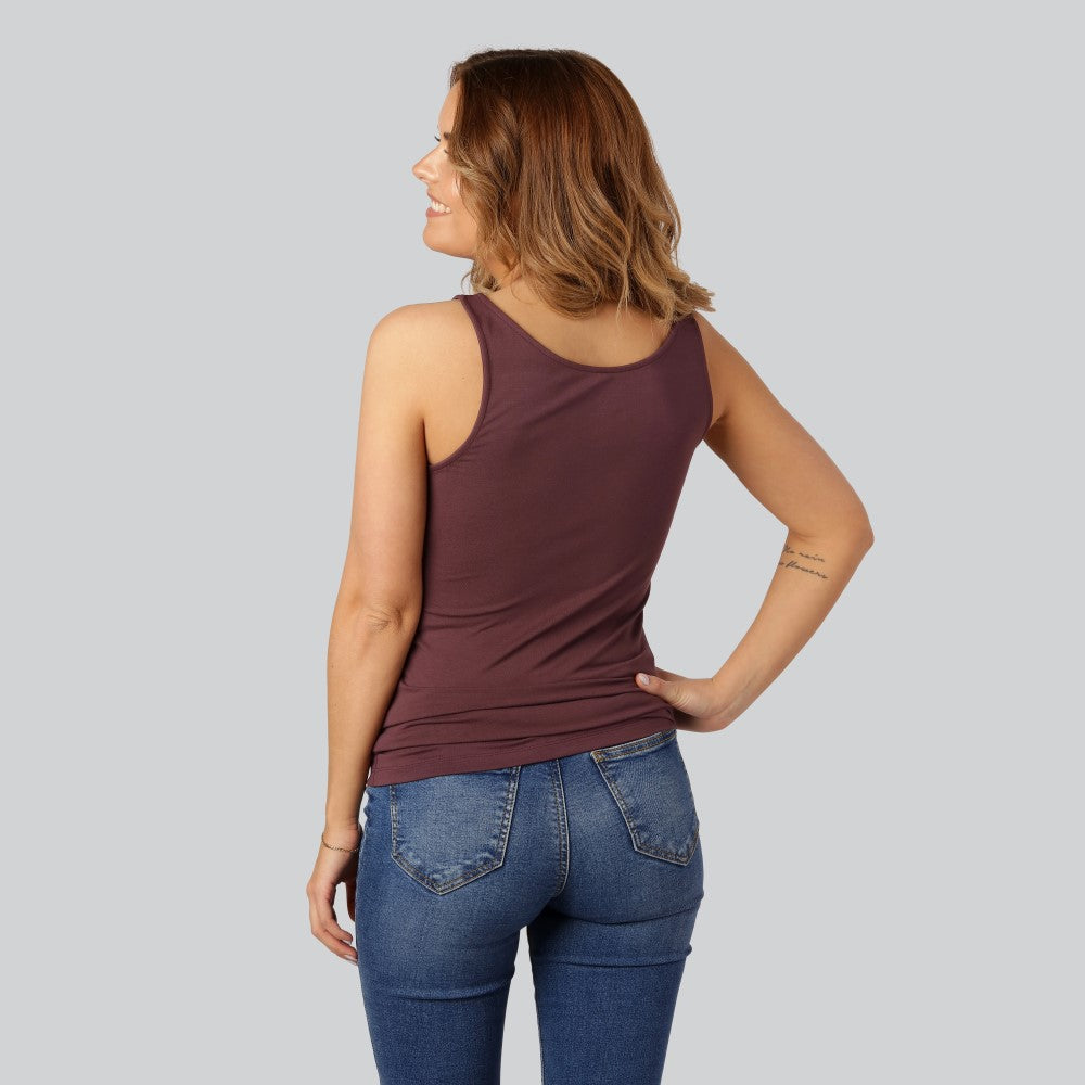 Damestop van bamboe in bordeauxrood met brede bandjes