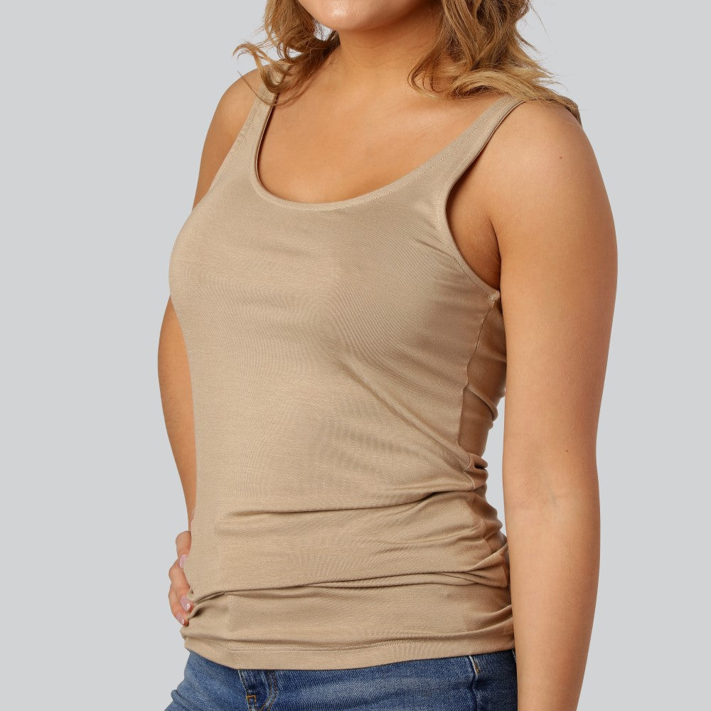 Damestop van bamboe in beige met brede bandjes