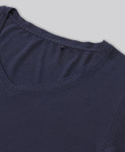 Bamboe T-shirt met V-hals en ribboord in marineblauw voor dames