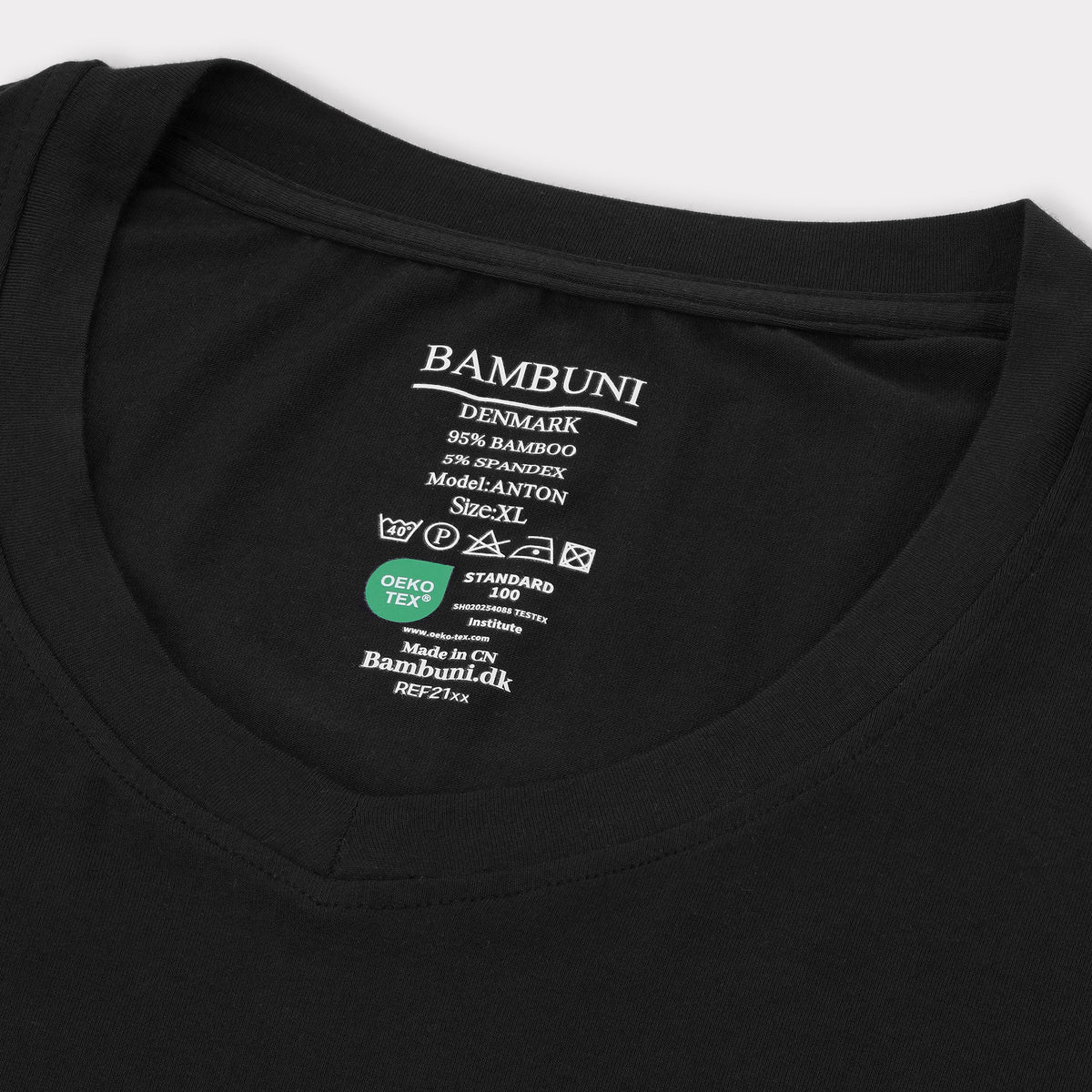 Bambuni bambus t-shirt v-hals sort mænd carelabel
