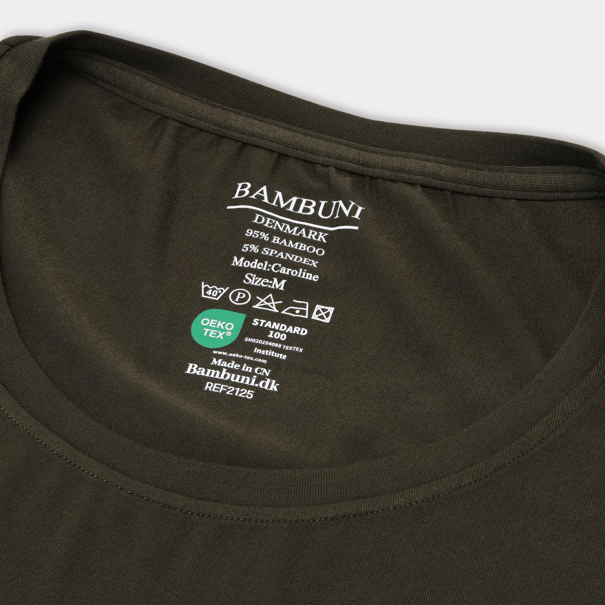 Bambus t-shirt o-hals i mørkegrøn carelabel