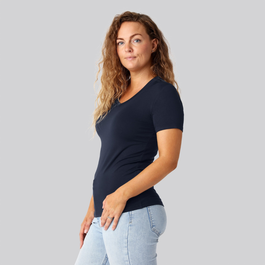 Bambus t-shirt v-hals i navy damer