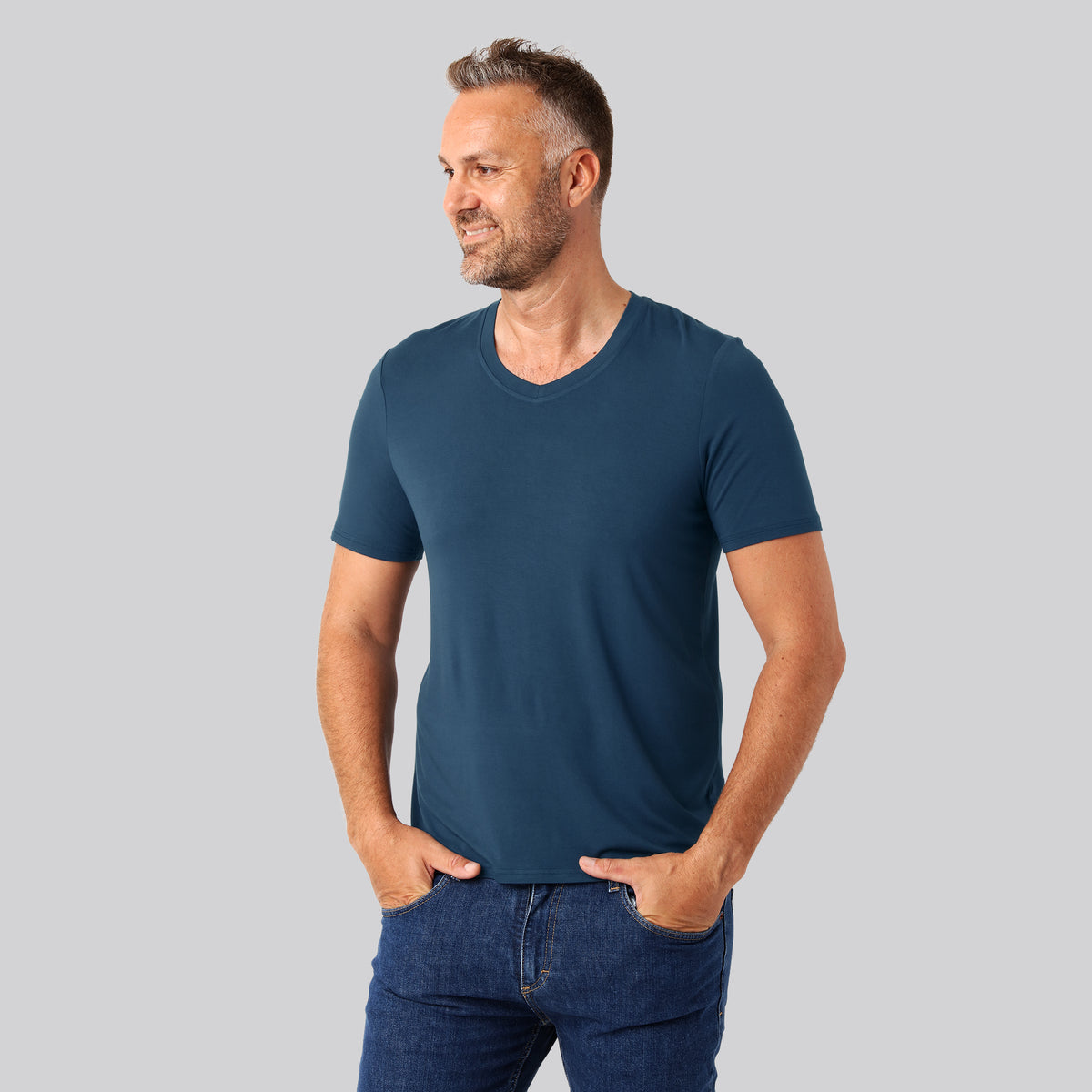 Bambus t-shirt v-hals petroleumsblå mænd