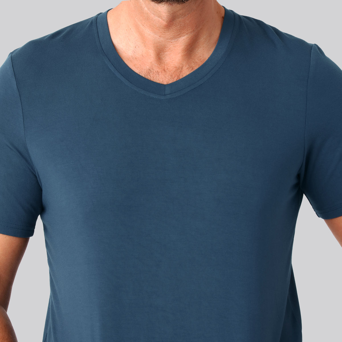 Bambus t-shirt v-hals petroleumsblå mand