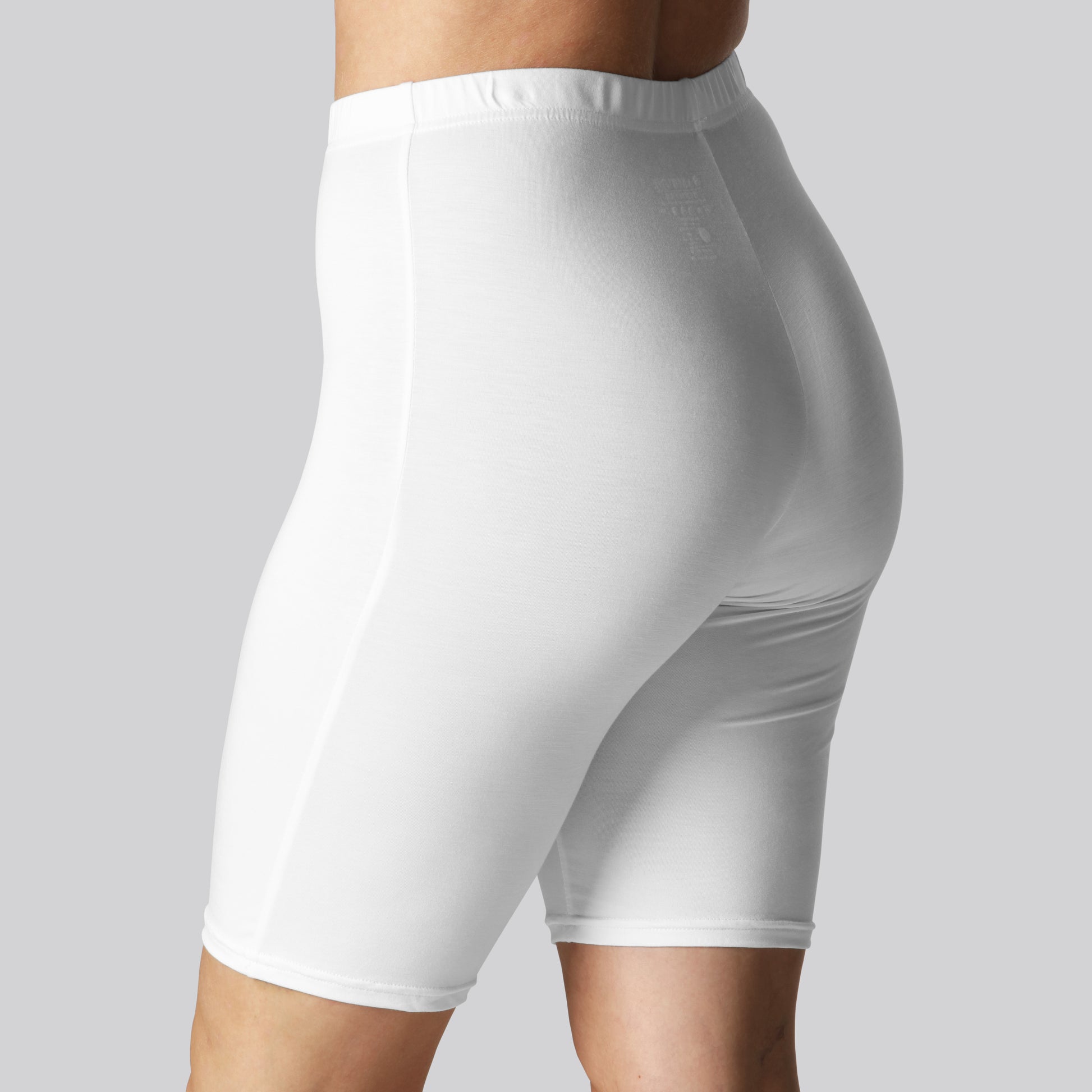 Witte bamboe shorts voor dames van Bambuni