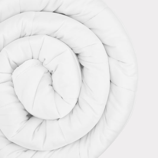 Verzwaard dekbed van bamboe in wit van Bambuni