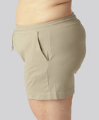 Beige bamboe shorts voor dames, geschikt voor dagelijks gebruik.