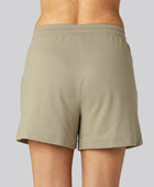 Beige bamboe shorts voor dames, geschikt voor dagelijks gebruik.