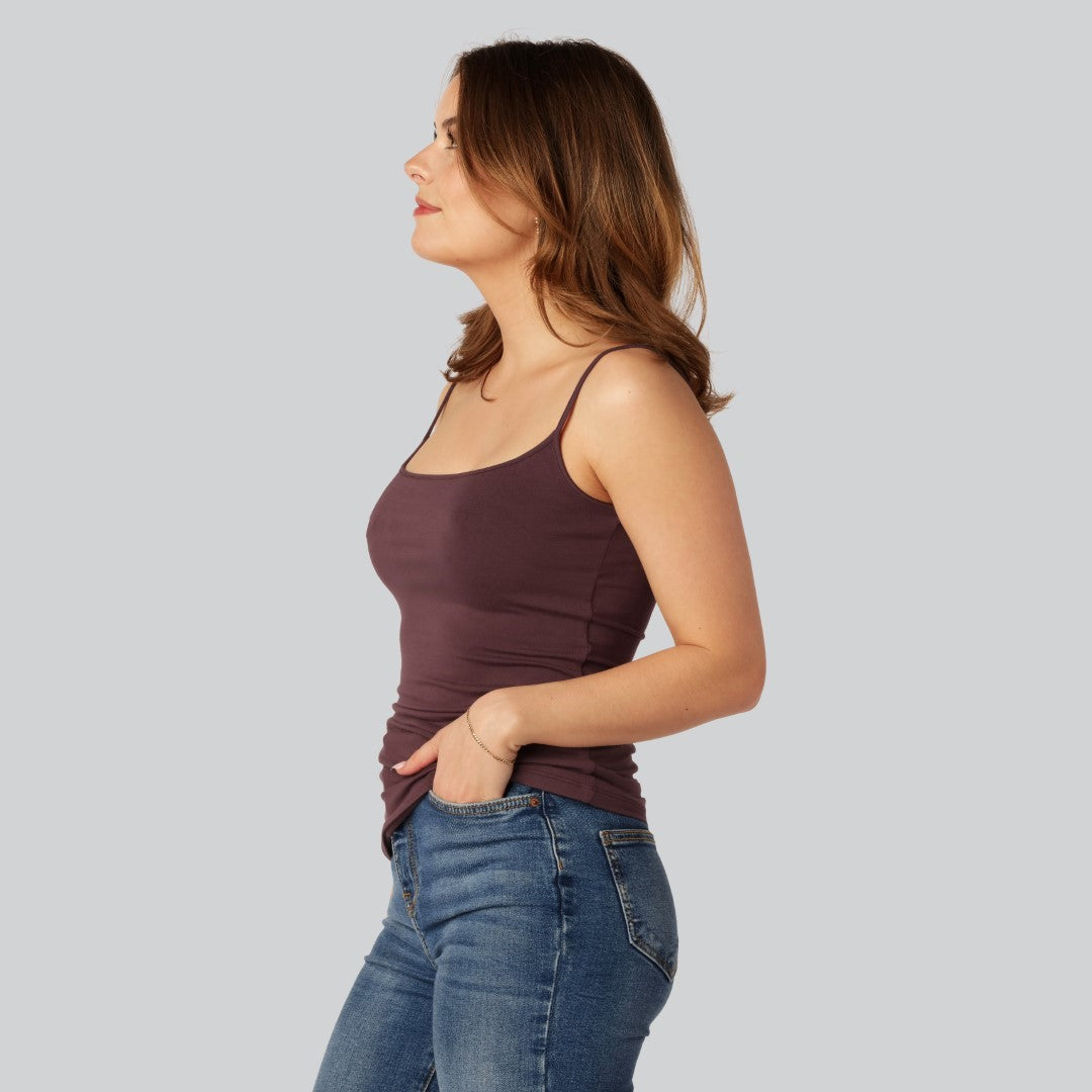 Damestop van bamboe in bordeauxrood met smalle bandjes