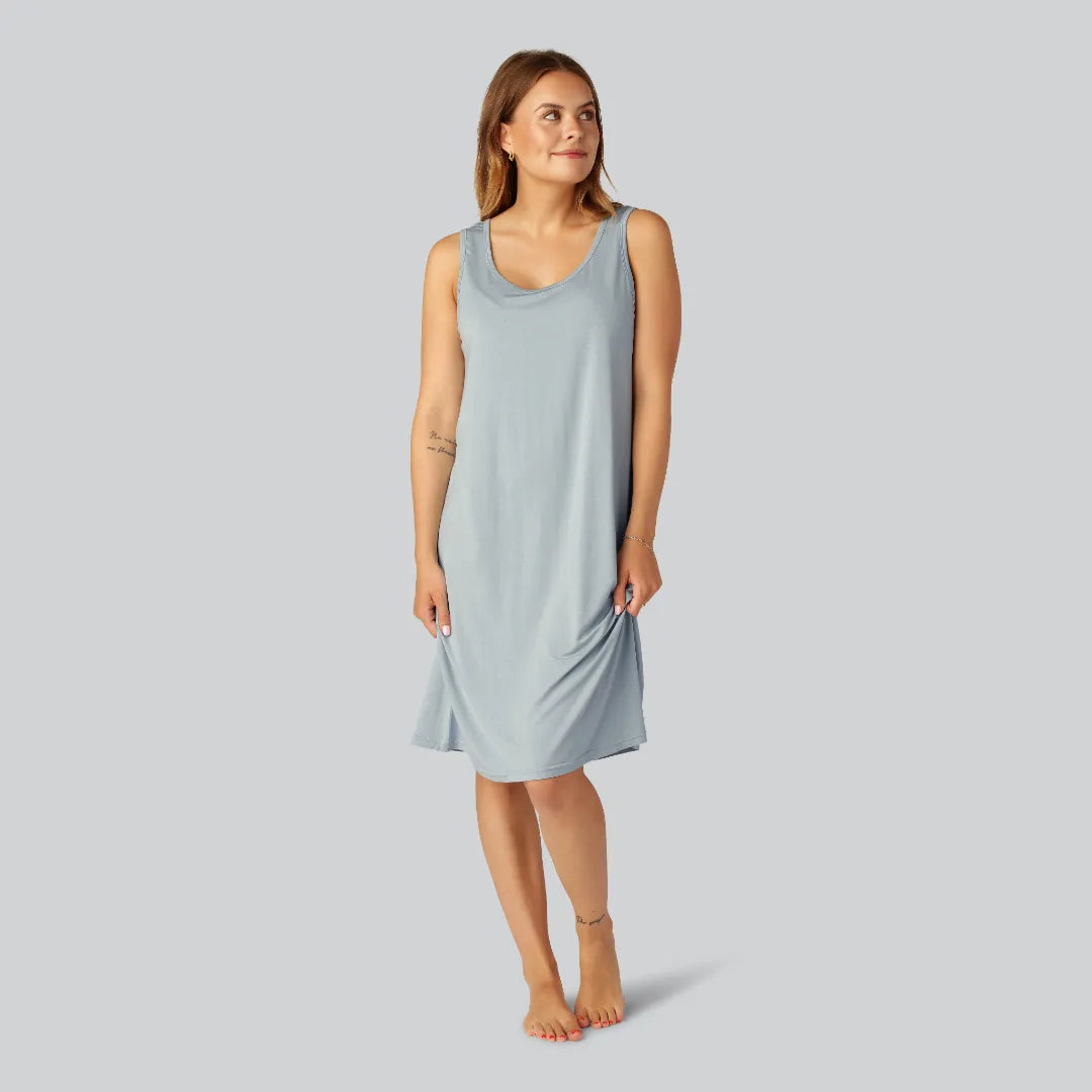 Bamboe nachtjapon met brede bandjes in lichtblauw