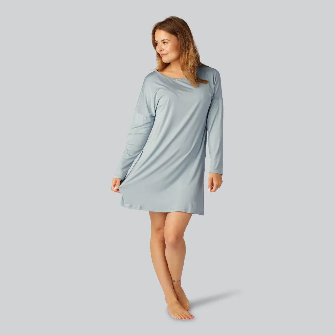 Bamboe nachthemd met lange mouwen in lichtblauw voor dames